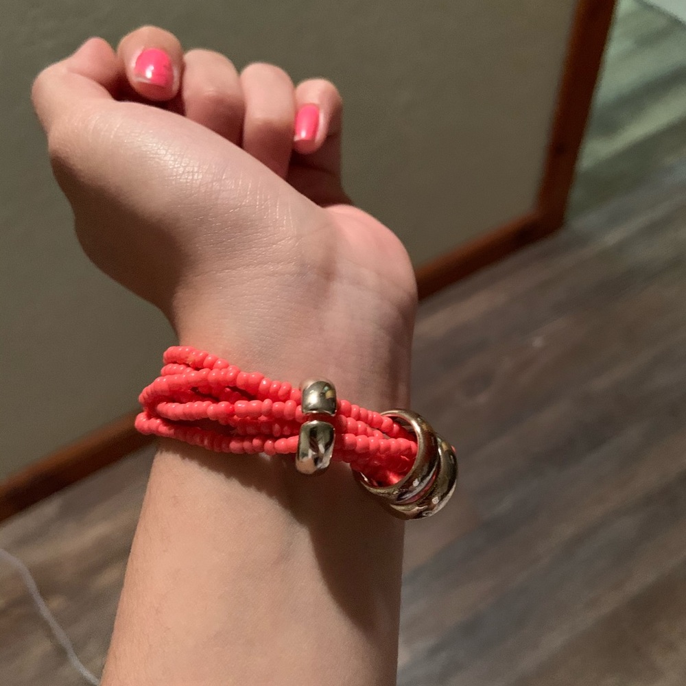 Coral stretch bracelet